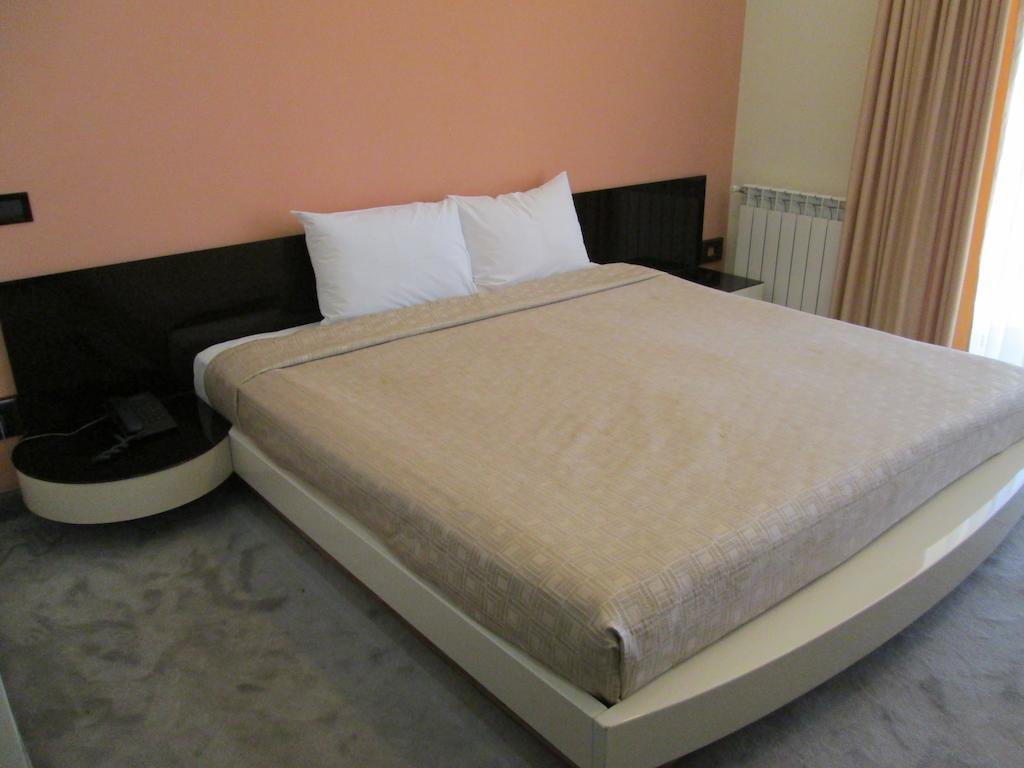 Akhtamar Hotel Cjsc Arzakan Habitación foto