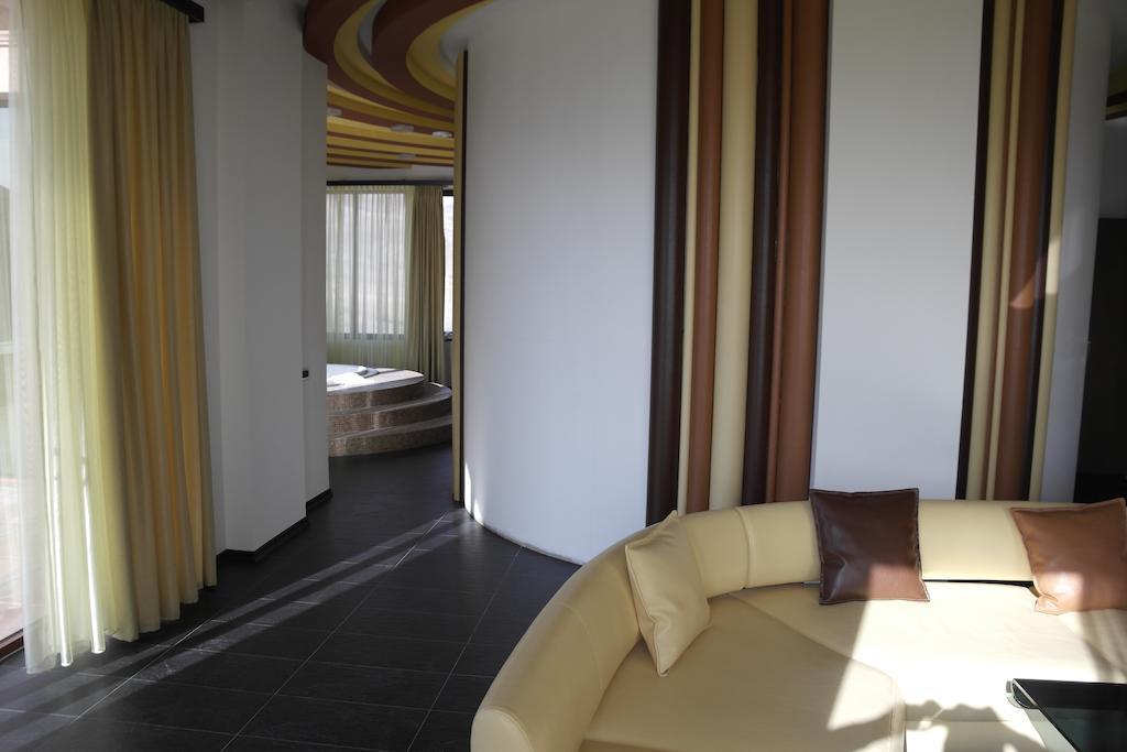 Akhtamar Hotel Cjsc Arzakan Habitación foto
