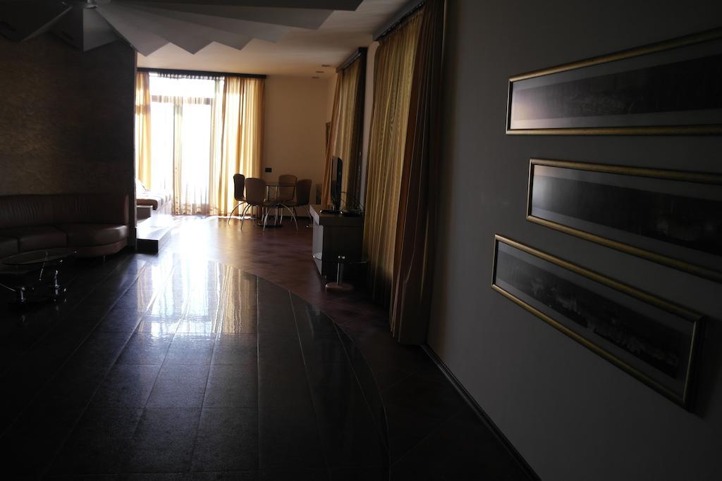 Akhtamar Hotel Cjsc Arzakan Habitación foto