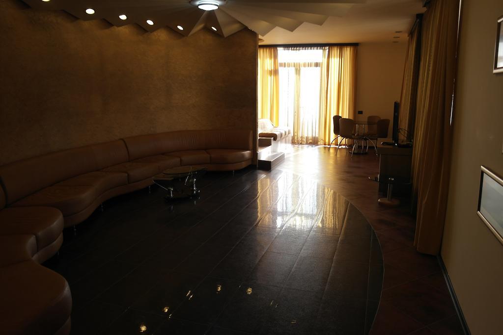 Akhtamar Hotel Cjsc Arzakan Habitación foto