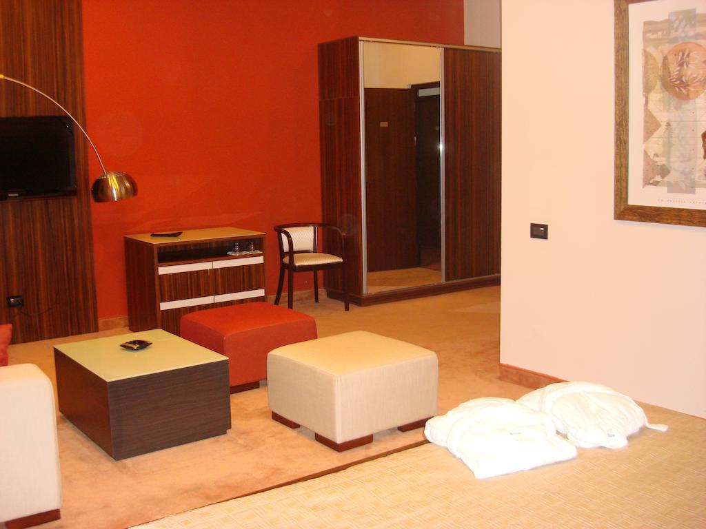 Akhtamar Hotel Cjsc Arzakan Habitación foto